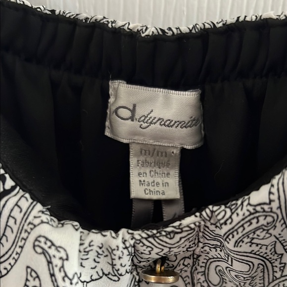 Dynamite Elegant Black and White Paisley Dress - Picture 3 of 5